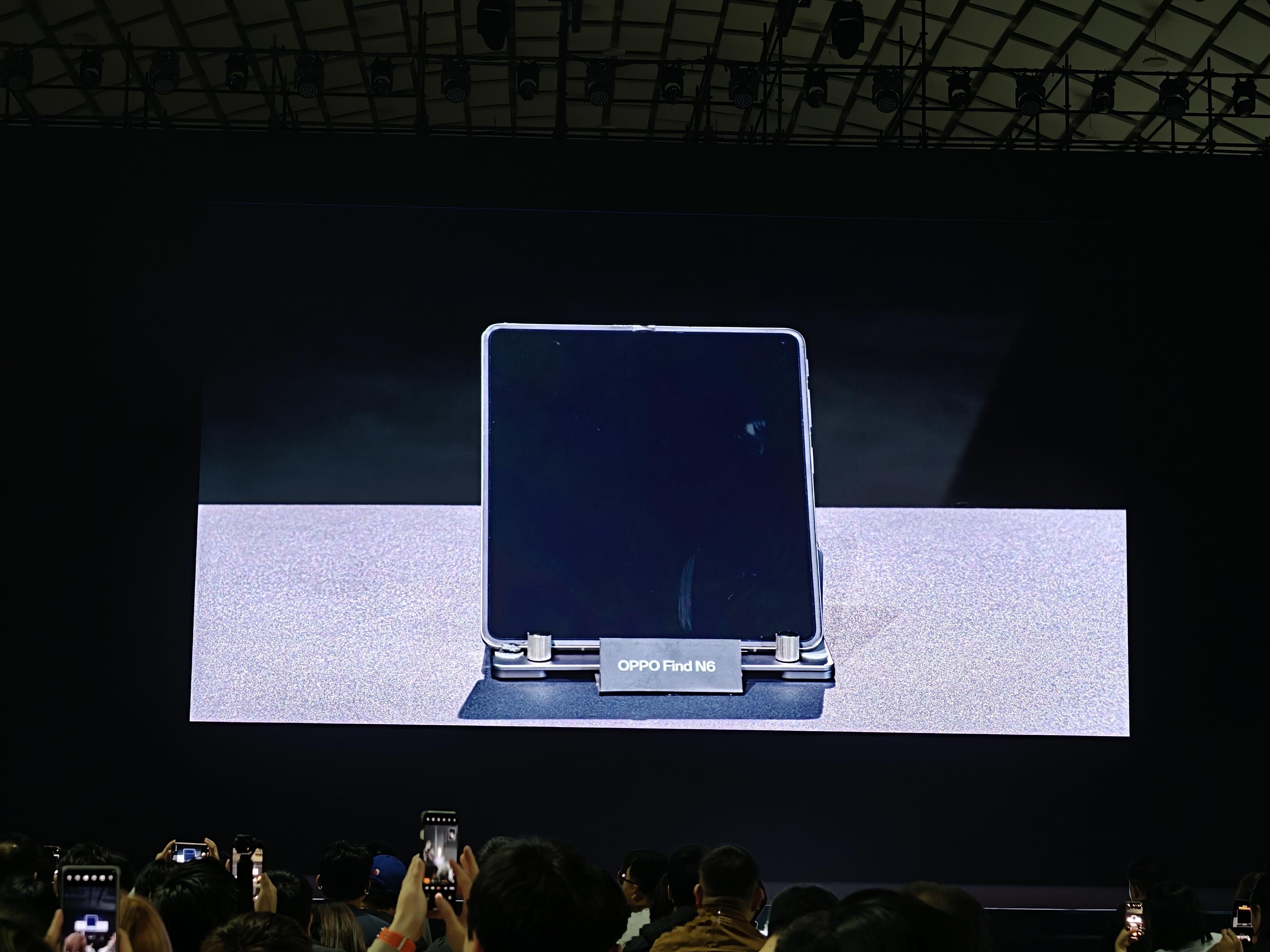 产品背后 不是我挑事，很多差友让我问的，oppo FindN6这个平整度绝对没话