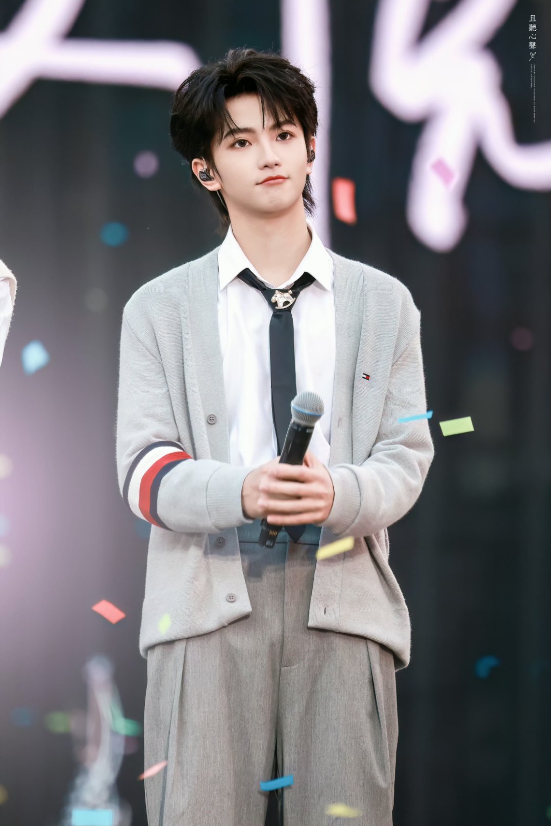 穆祉丞站姐出图穆祉丞新音帅成啥了！！站姐稳定发挥，太权威了！！ 