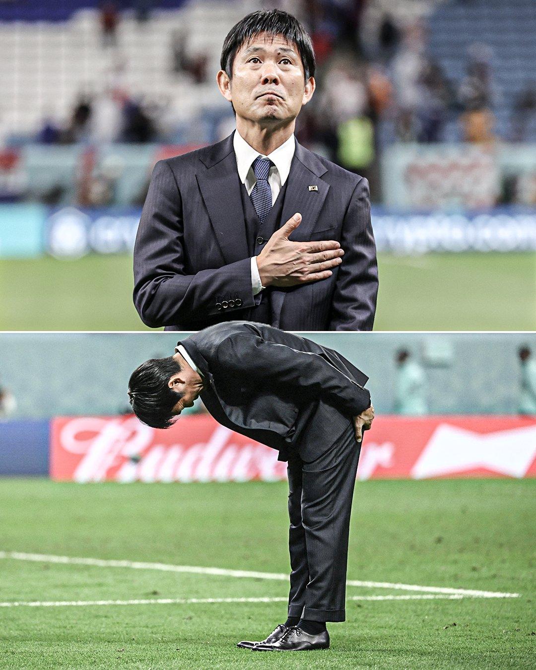 日本队主教练森保一和球员们，向球迷们道歉。
有人认为，这些家伙真了不起！认为森保