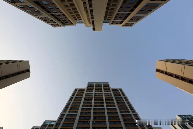 楼市走到今天，已经不仅是经济问题，更是信心问题。

开年，政策信号开始发射，利率