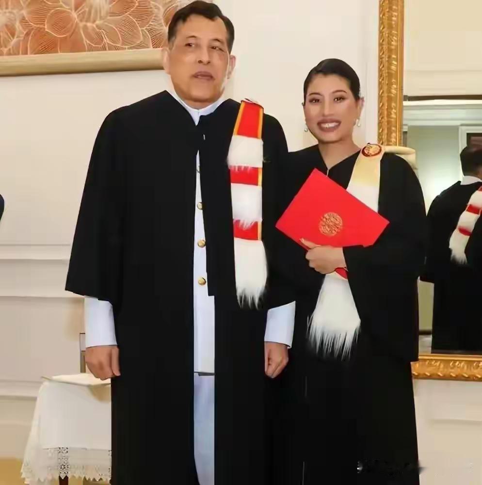 父亲是王，大公主已死，提帮功不聪明，小公主以后是不是大女主气场要全开了？毕竟一直