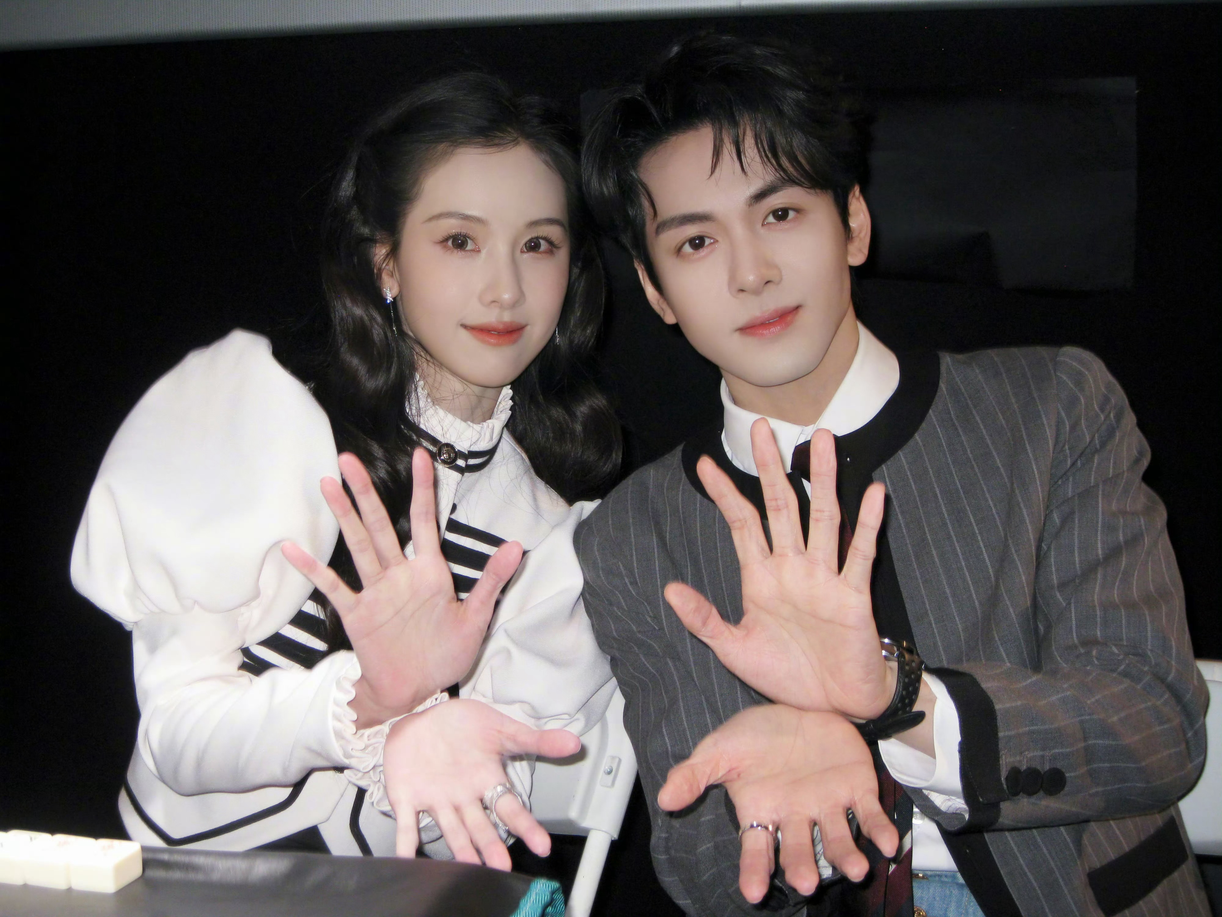 我们至今未知两人到底拍了多少双人合照不管了，雾妄拾光开饭！我大吃特吃一顿曾舜晞陈