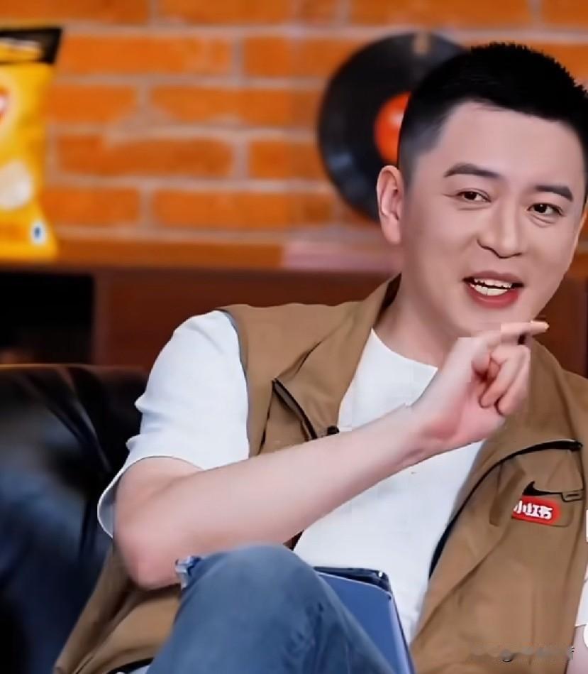 近期前辽宁男篮主教练杨鸣指导，在跟中国足坛非常有影响力的范志毅，在做节目中提到了