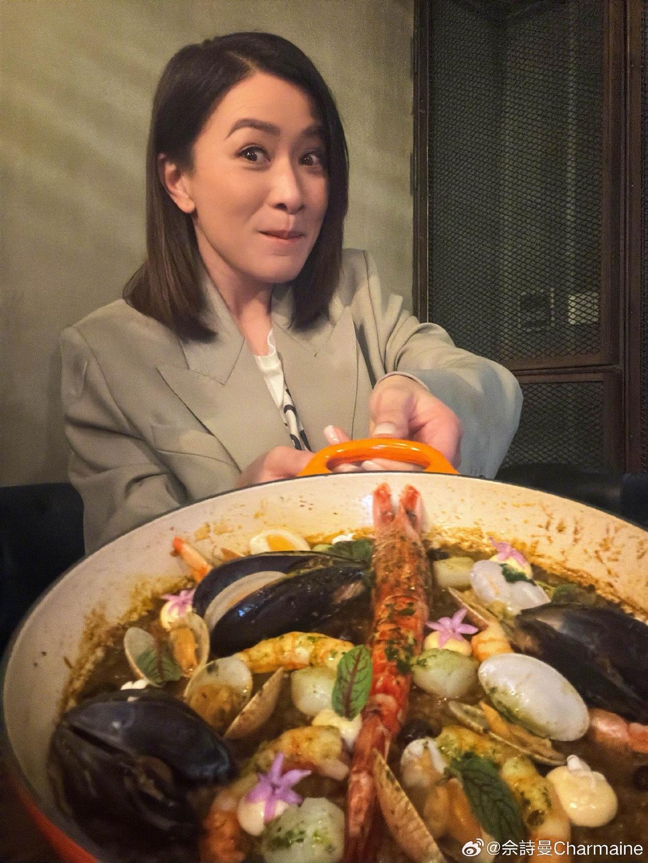 感谢佘诗曼指路！

红砖老建筑藏得深！说实话，要不是佘诗曼指路，我根本不会注意到