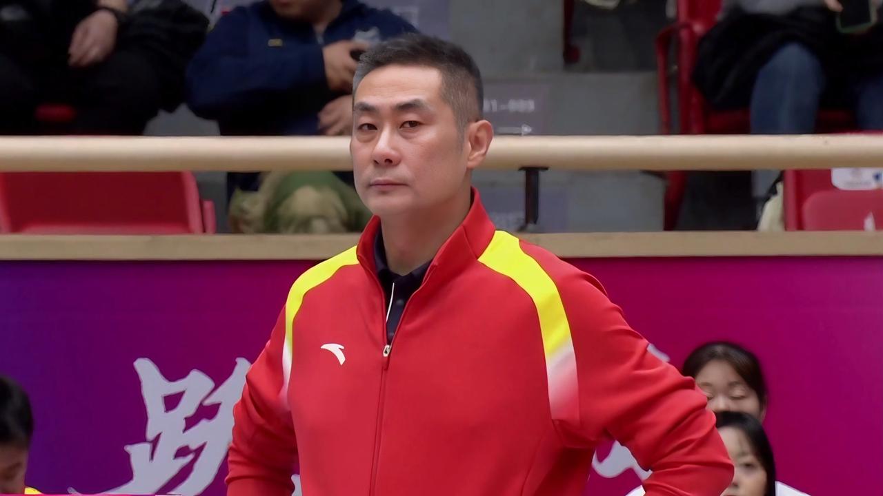 听闻天津女排居然要陈方下课？这是脑壳被门夹了还是有人别有用心？
作为李盈莹的粉丝