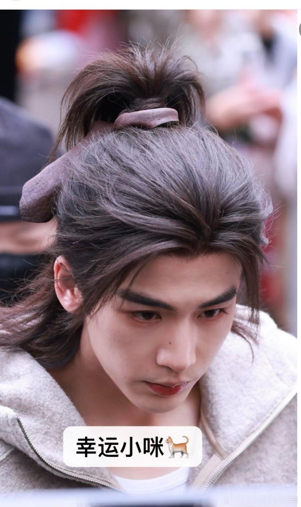 张凌赫肖战待播剧角色热度前三张凌赫 周日福利已收到，真爱降临，素颜上班性感的小胡