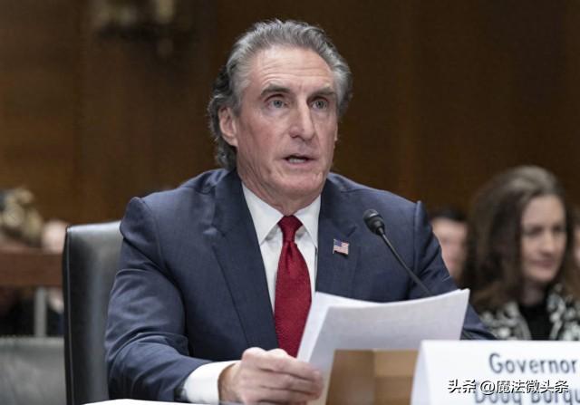 马屁新境界，美国内政部长：委内瑞拉要为特朗普立雕像这一消息着实令人大跌眼镜，美国