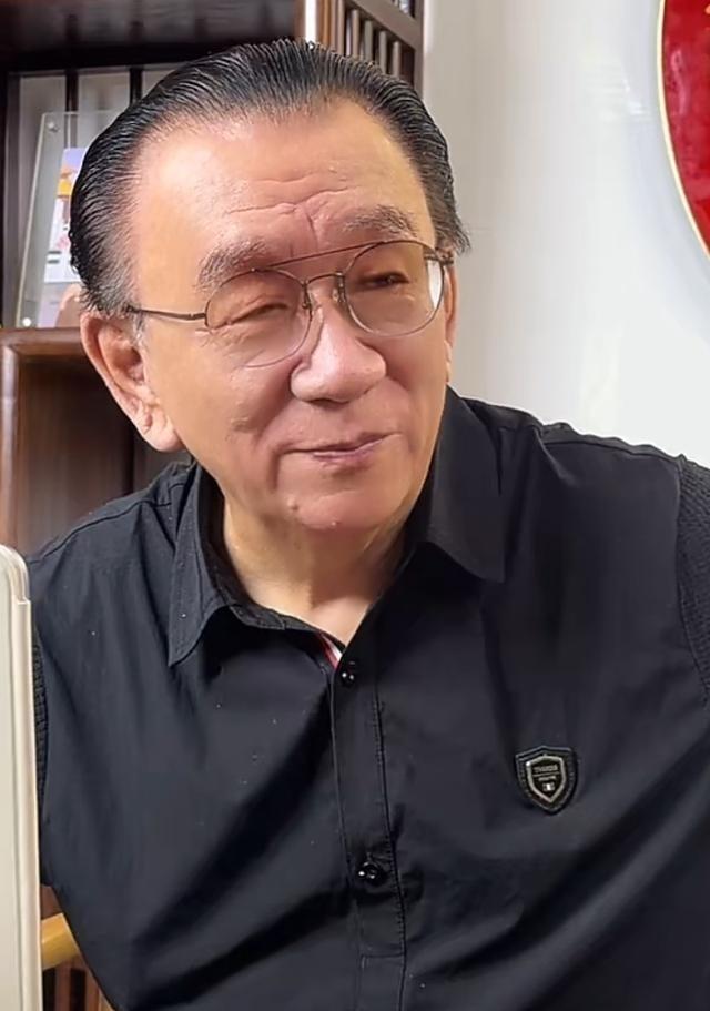 京城相声大师侯耀华直播点评郭德纲武汉折戟沉沙，侯耀华先生不愧为大师中的大师，一眼