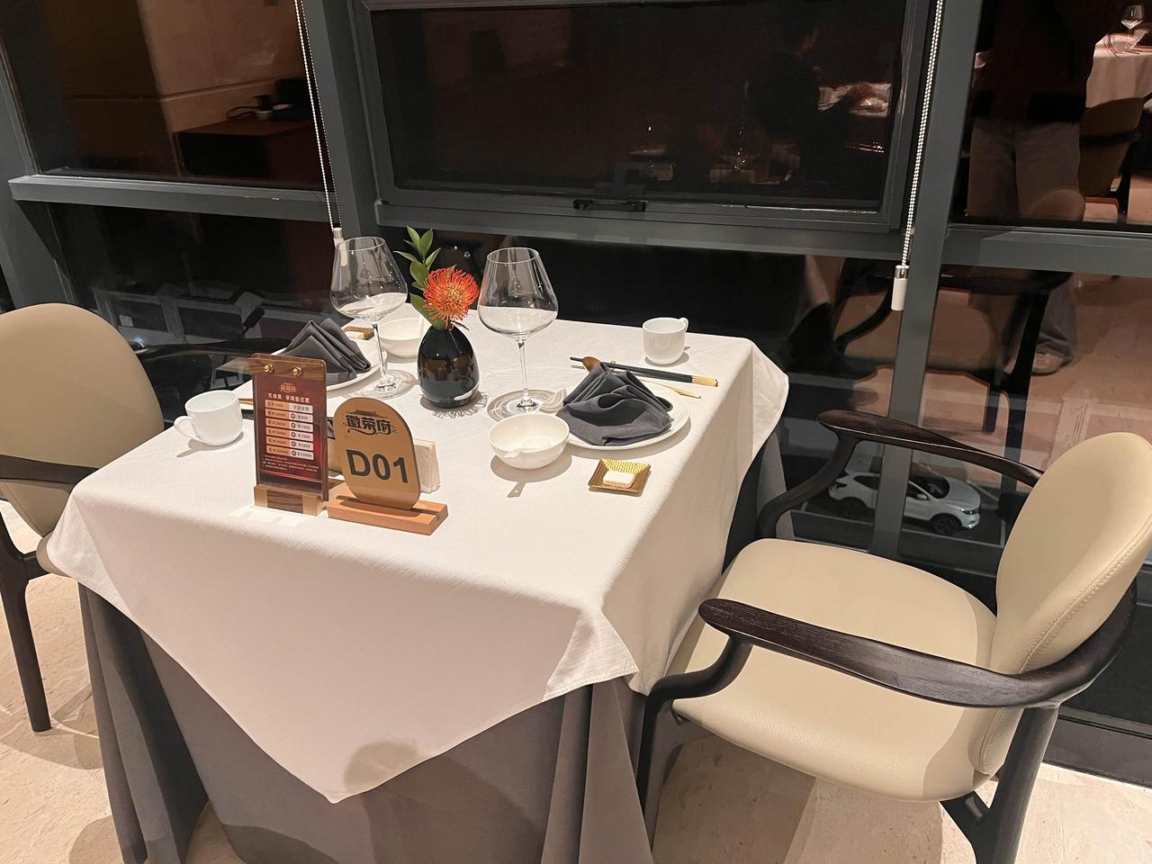 中际旭创截至2026年3月订单情况：
规模：在手订单超过300亿元，80%以上为