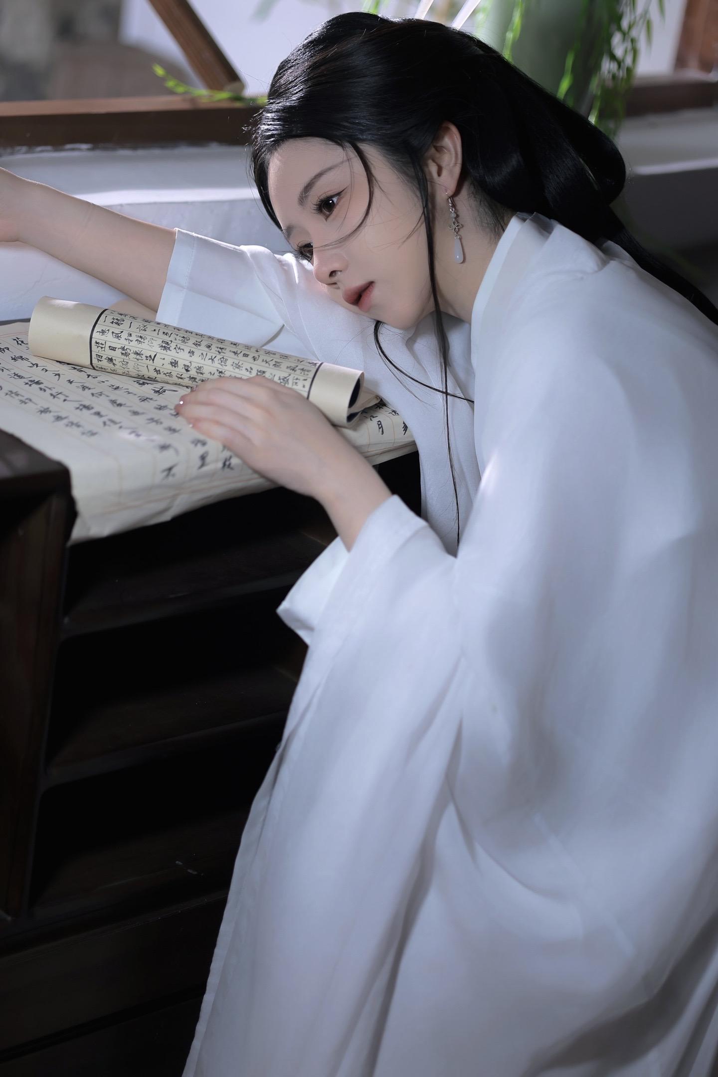 江南淡淡雨潇潇｜客。