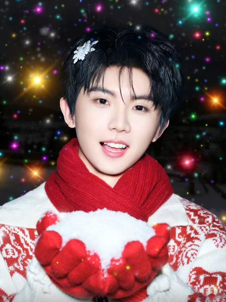 马嘉祺新剧杀青放烟花 今日，马嘉祺的新剧《我们生活在南京》正式杀青，现场放烟花庆