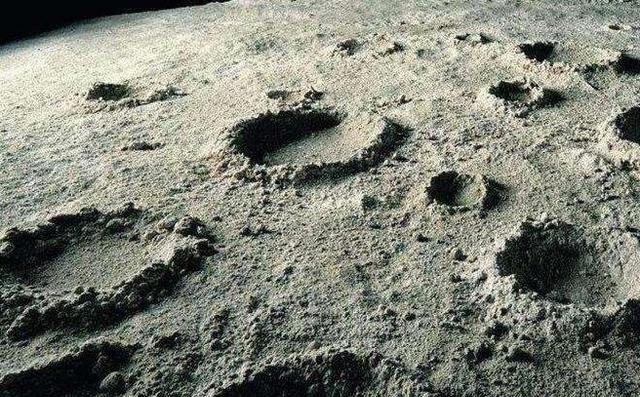 月球遍地是土，为啥不能随便带回地球？ 你可别被科幻片里的桥段骗了，觉得宇航员登月