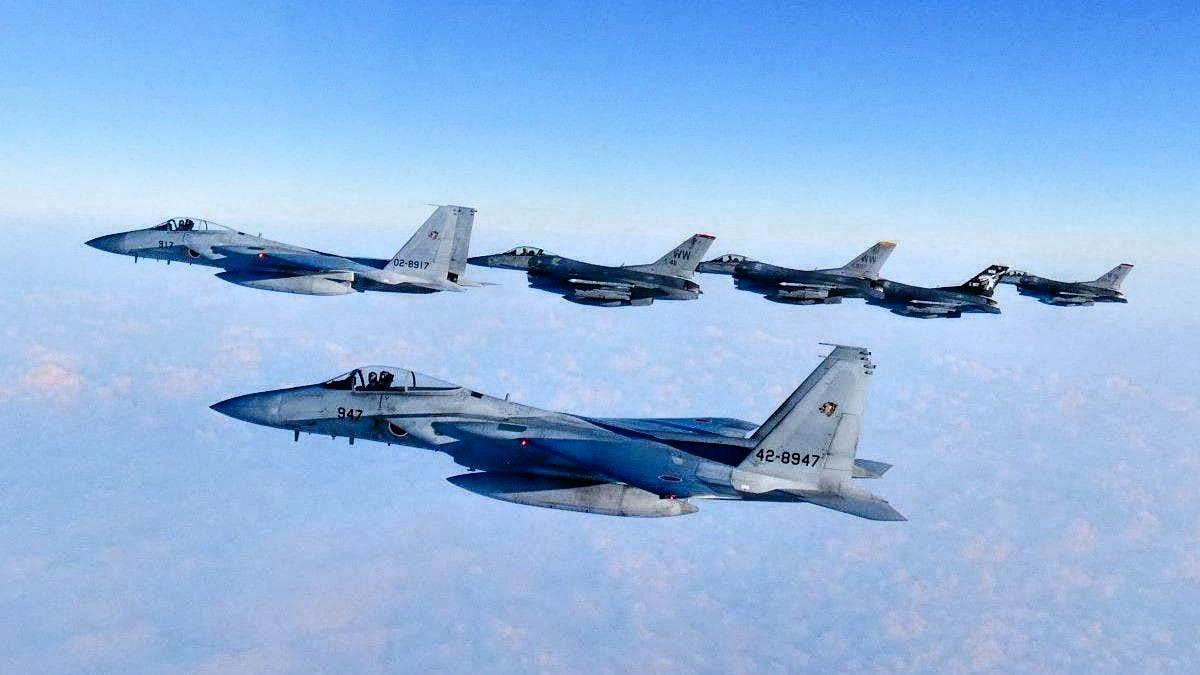 中东火药桶又要炸，美军火速加料。

二十四小时内，F-22、F-35领衔，五十多