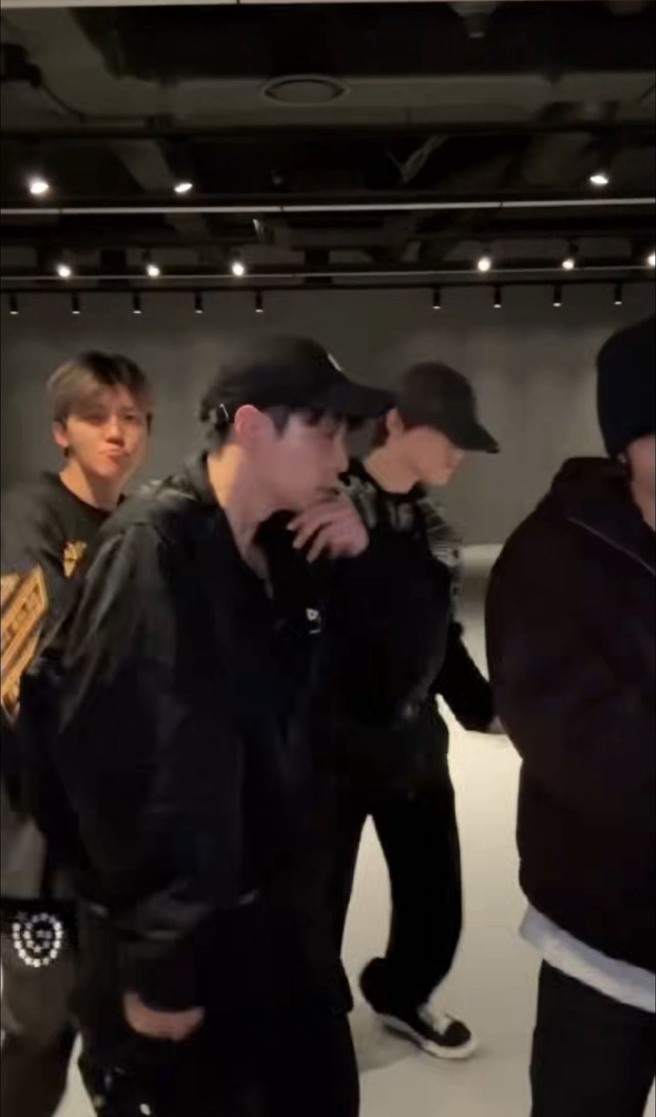 神仙联动太绝！《Beat It Up》舞台能量爆棚，四人卡点超稳，突破极限的表现