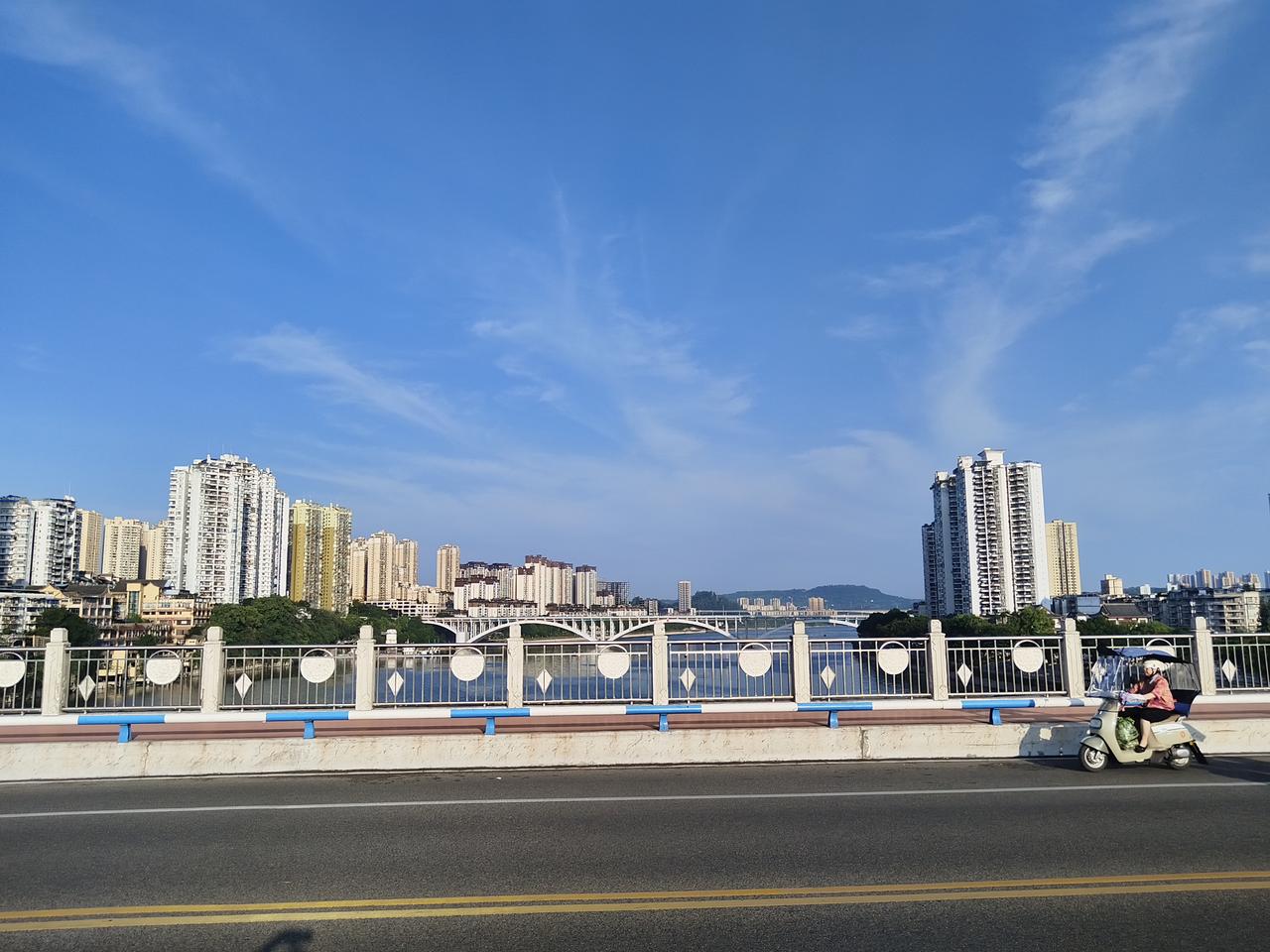 想看看你们相册里的合川江城合川，碧水蓝天！