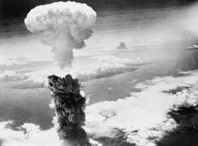 1945年日本广岛原子弹爆炸后的震撼场景 。

1945年8月6日上午8时15分