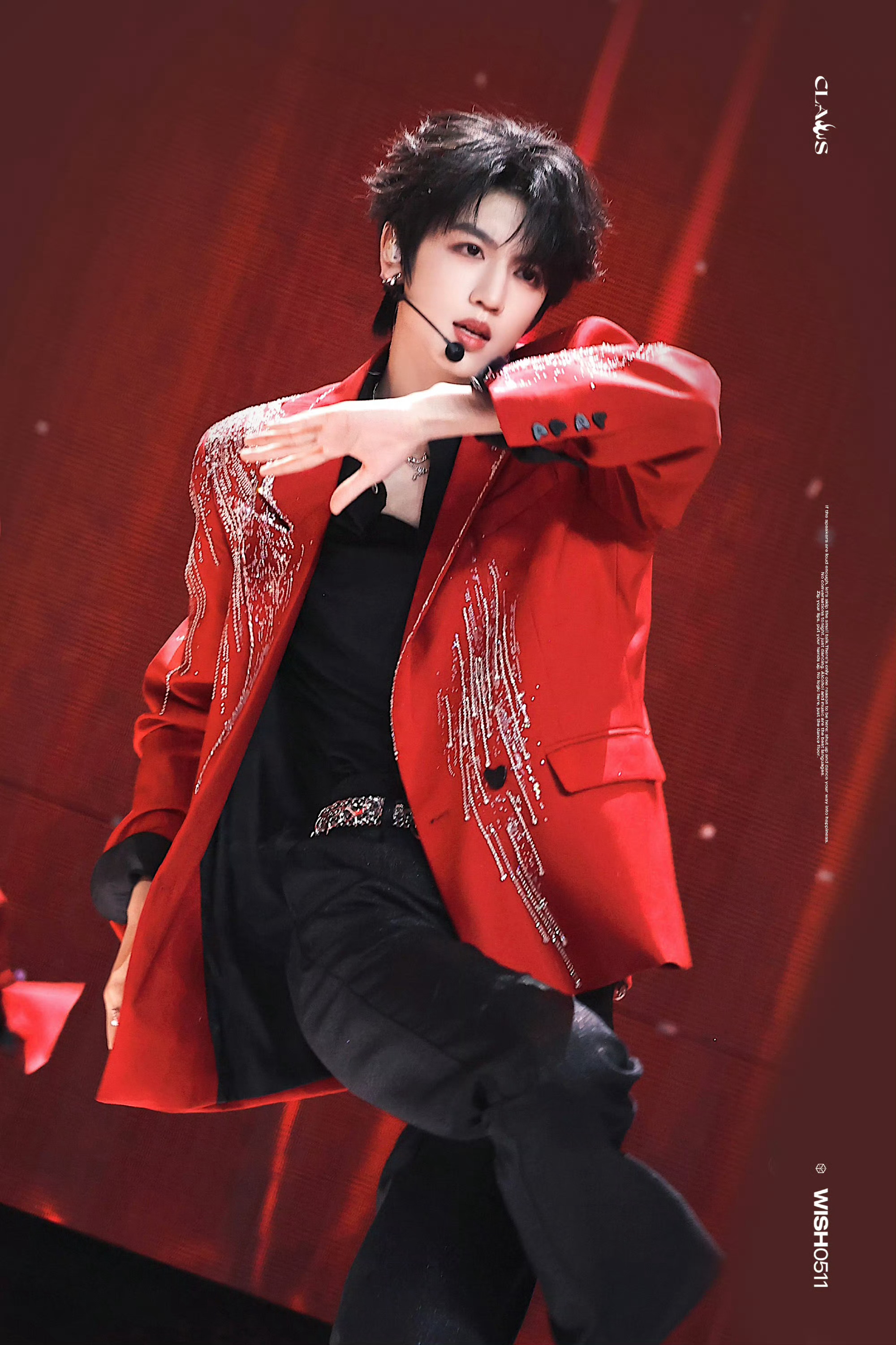 张桂源 ‖ 张桂源愚人节神图  wok，站姐发的张桂源好帅啊跳舞时的眼神又拽又专