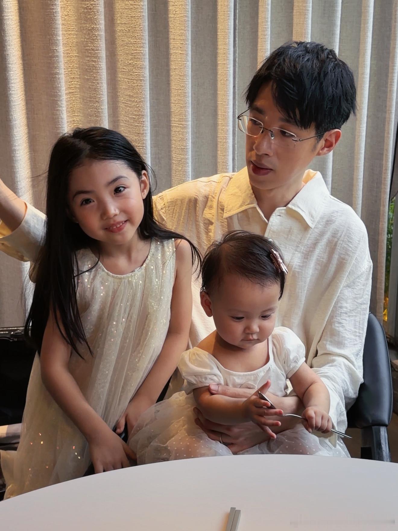 你们仨是我的小小世界 