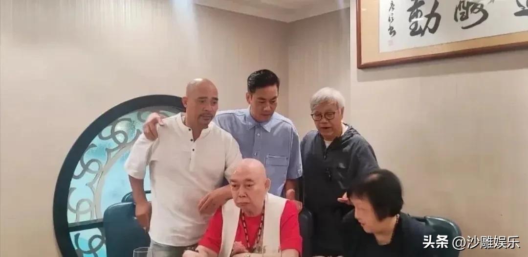 大师兄黄一飞过生日，这帮老骨头全聚齐了！

7月31号晚上，一场看似普通的生日宴