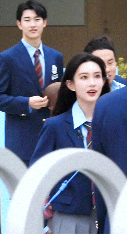 #徐志胜的眼睛没有孟子义的卧蚕大# 真笑不活了[哈哈]夺笋哪，事实就可以说出来吗