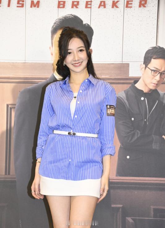 何依婷产后首出席活动 据港媒，何依婷今日（22日）到荃湾出席TVB新剧《执法者们