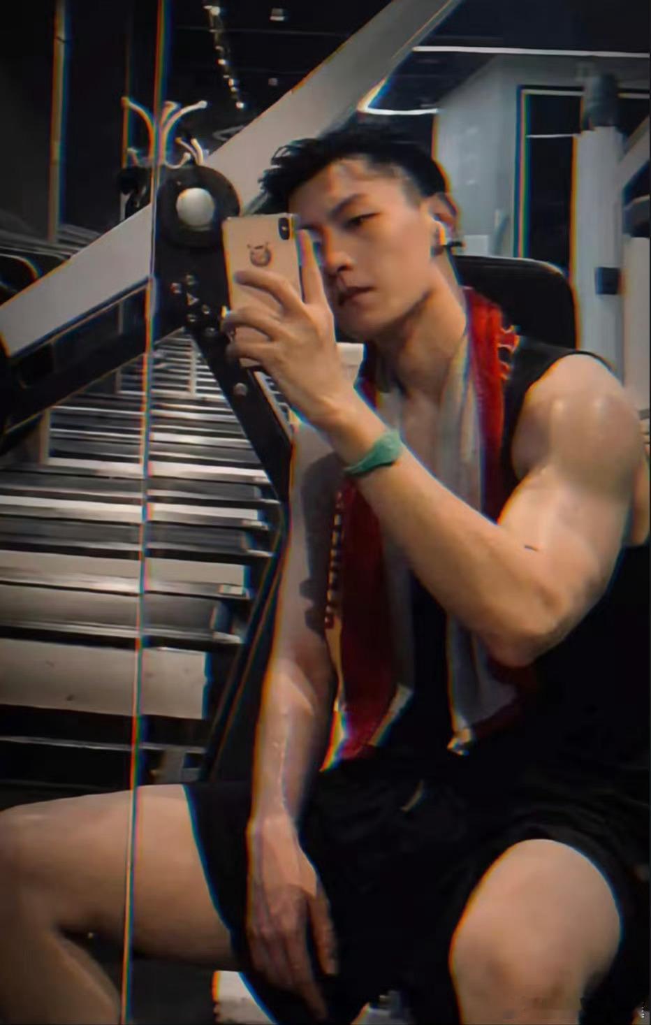 考古王青考古王青，这太帅吧，我的天肌肉奶男[舔屏] ​​​