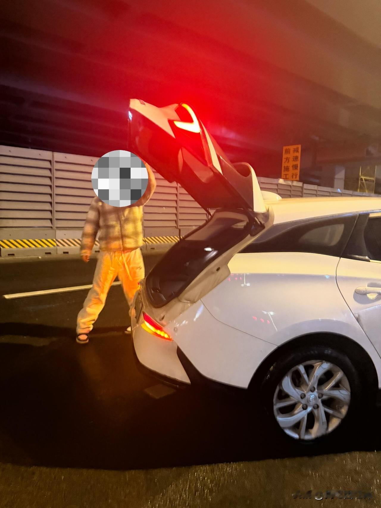 500块，怎么拿回来，大家帮我想想办法
我今天的遭遇，在上海，早上5点多约了个顺