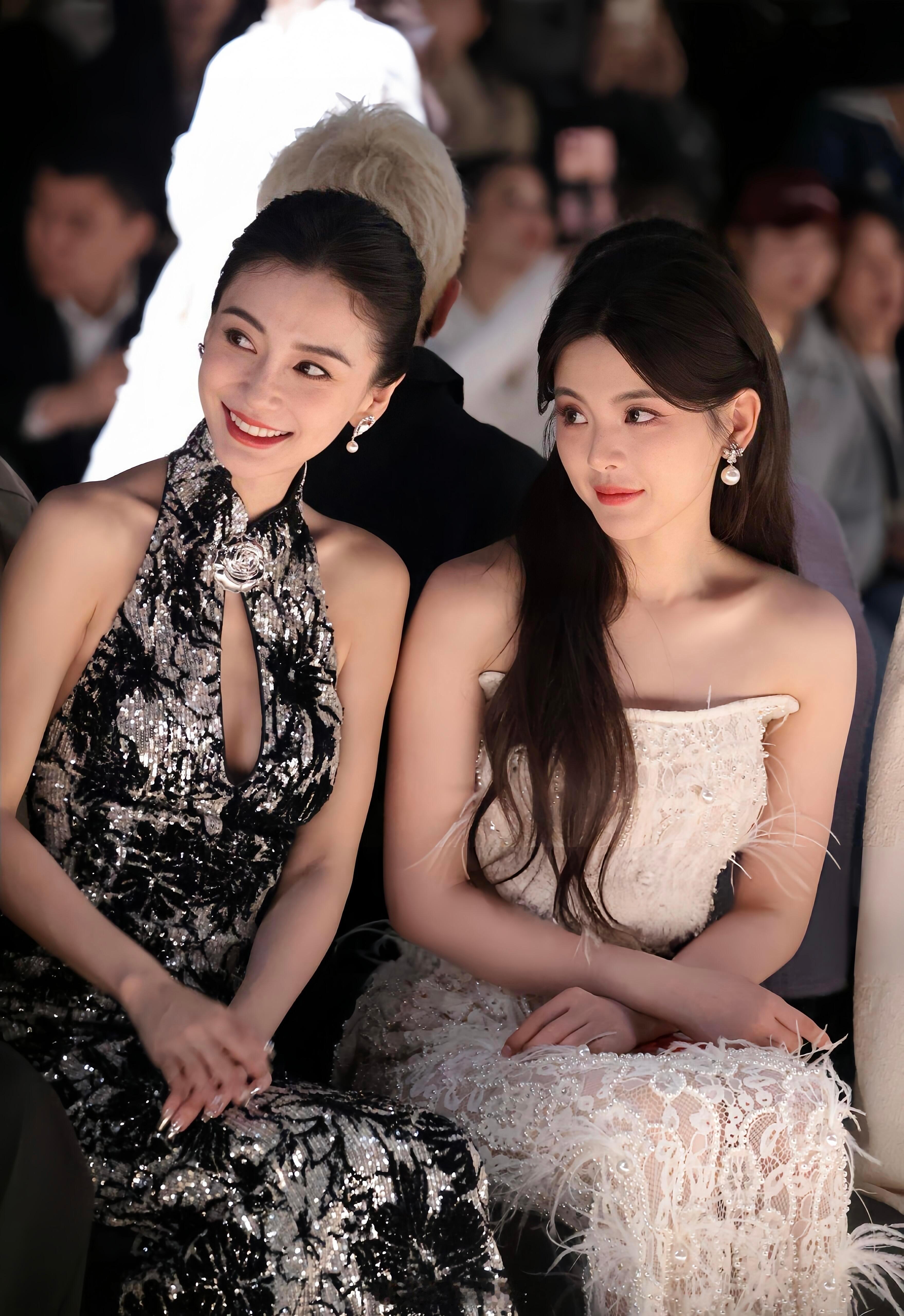 杨颖 杨超越 ，一个已婚，一个少女！ ​​​