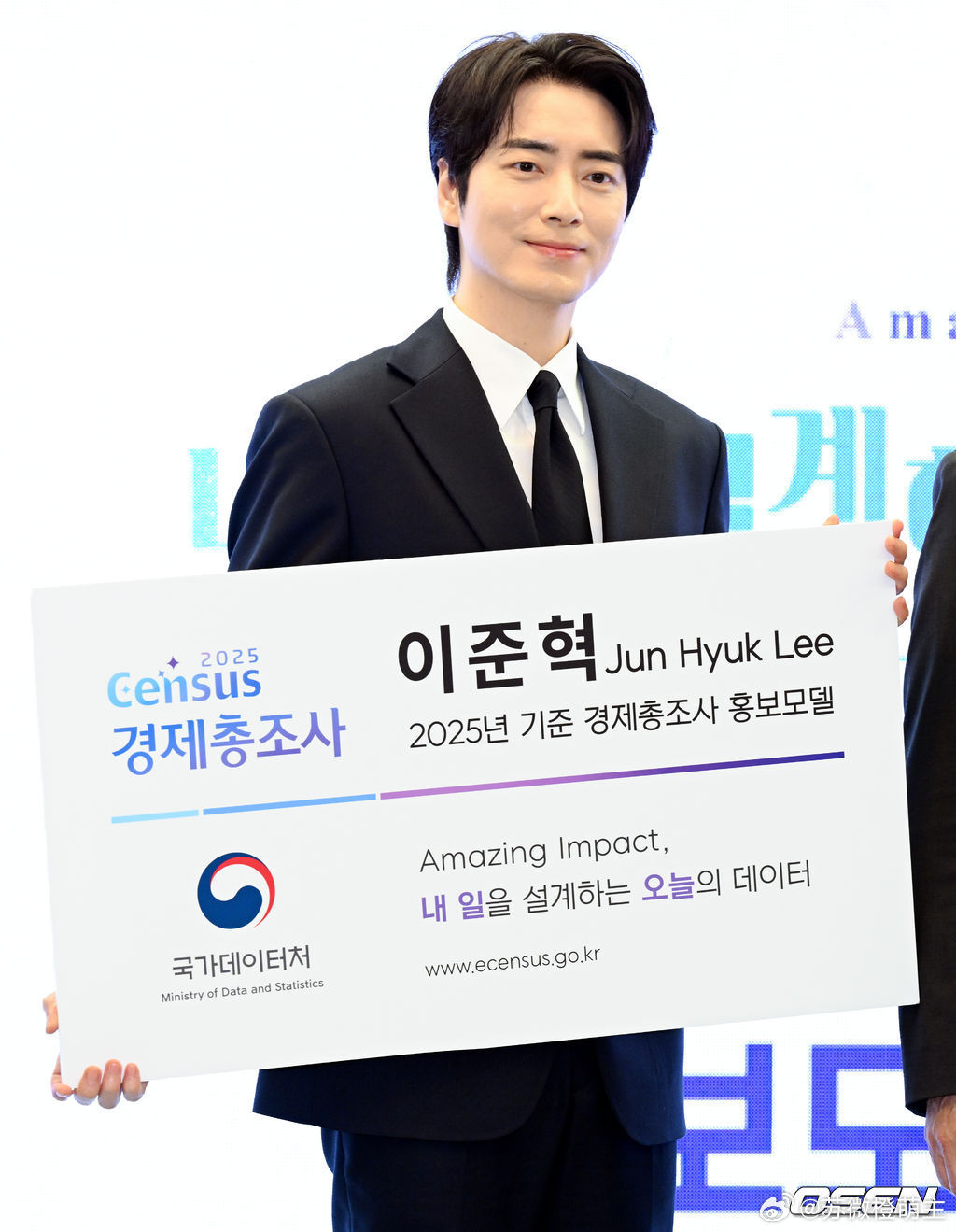 哥哥美貌还在的时候多拍几部melo吧…求你了李浚赫