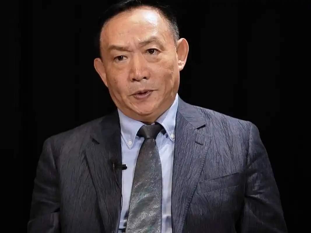 聊聊卢麒元这个人，最近金融圈里他的热度越来越高。

这人啥来头？说白了，就是个懂