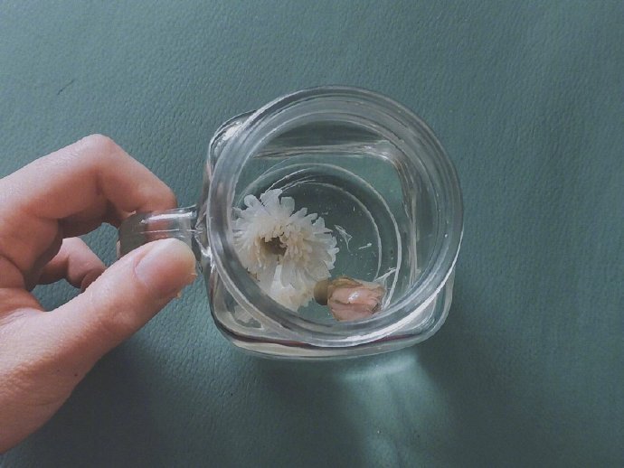 如果没法忘记他，就不要忘记好了，真正的忘记，是不需要努力的。——张小娴