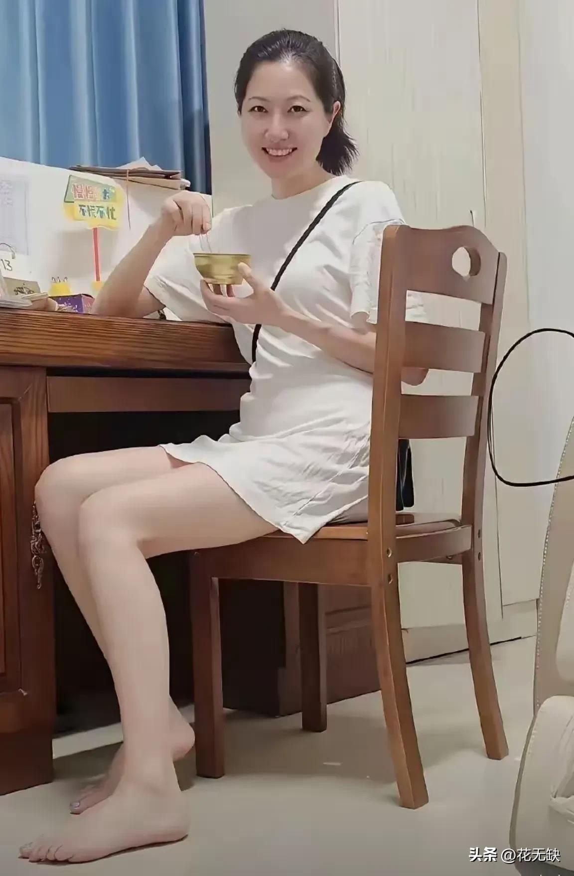 单位午休的时候，女同事彻底放飞自我，哎，真的是无语