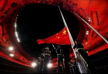 美国媒体跟欧洲媒体居然还不一样。

美联社直播特朗普访华，在没有正式外事流程的空