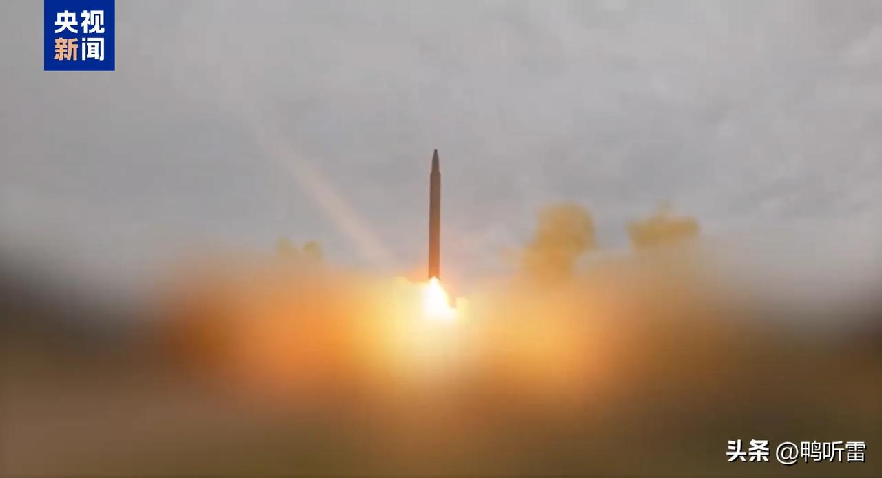 快讯:伊朗动用新型武器打击以色列本土。这款武器就是大名鼎鼎的“泥石2”弹道导弹，