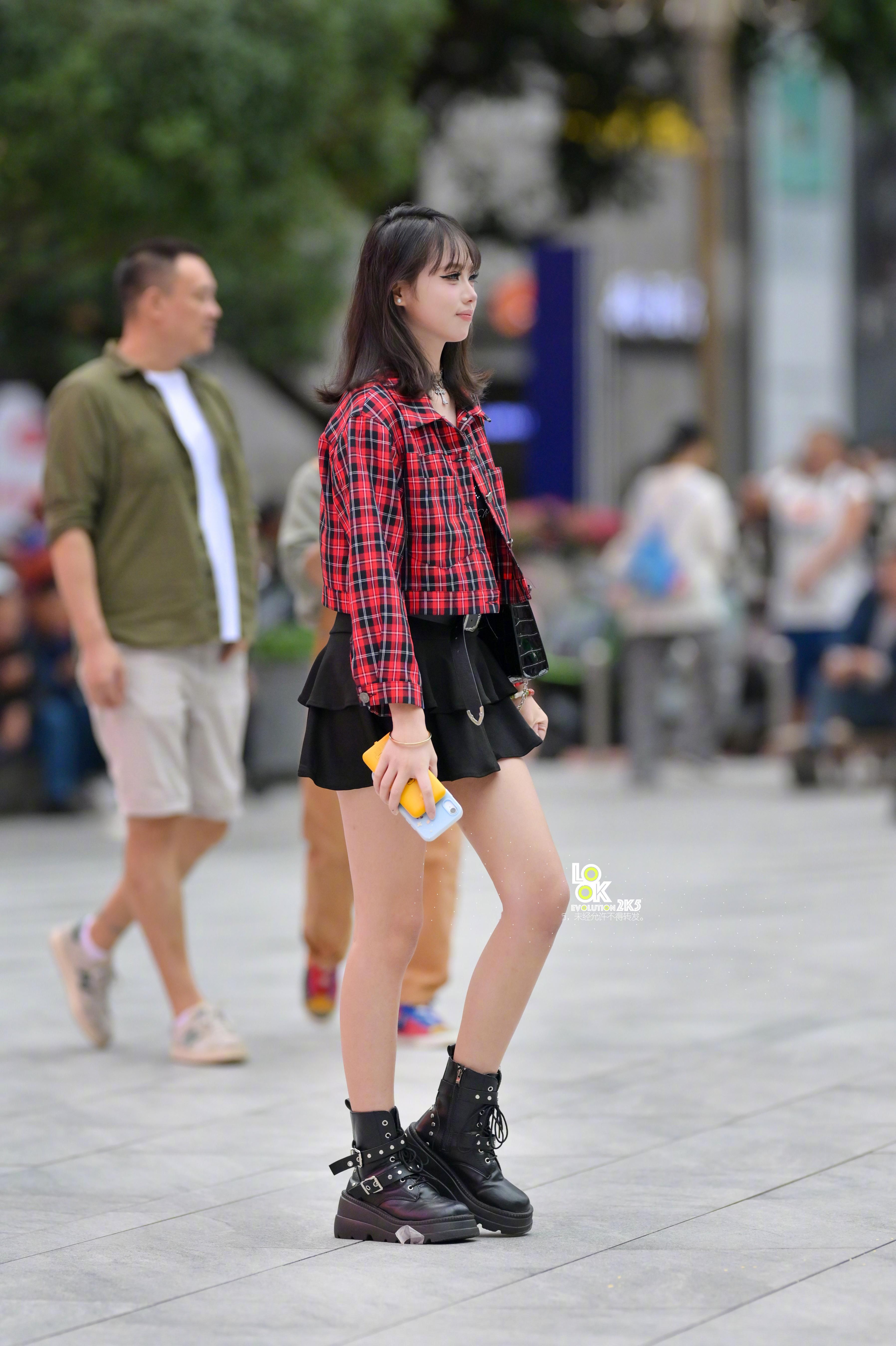 格子衬衫这两年少见了 