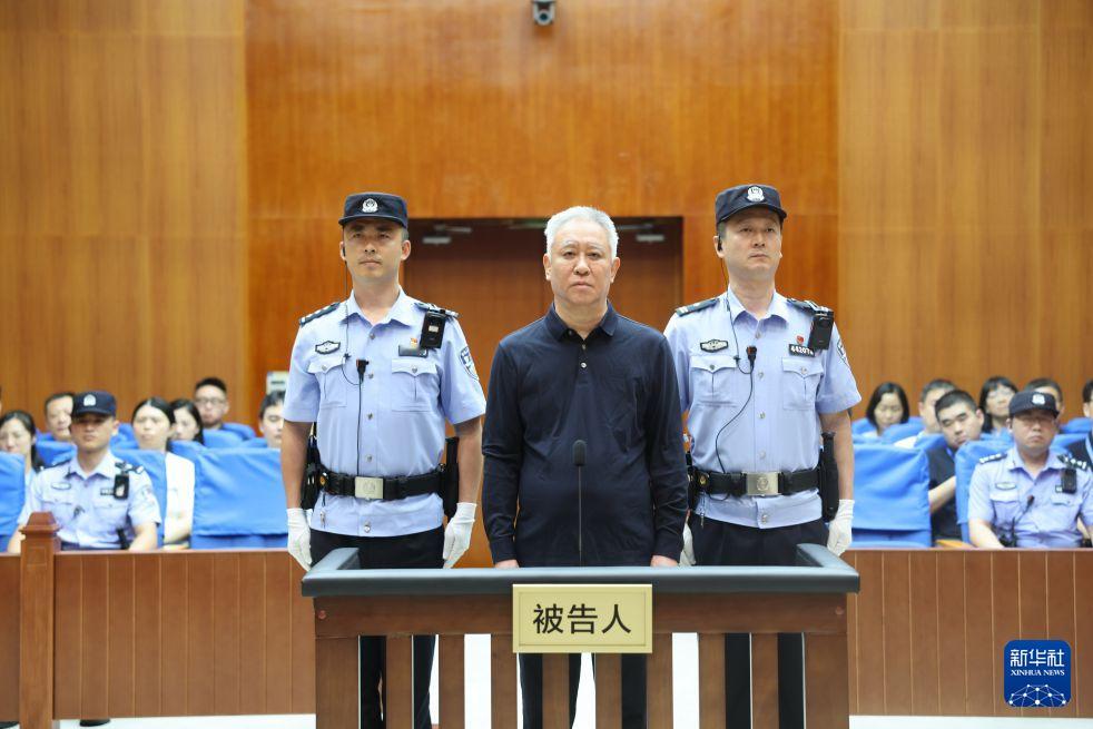关于许家印，历史和法律都已证明：他就是这个国家的罪人，不仅严重破坏国家的市场经济
