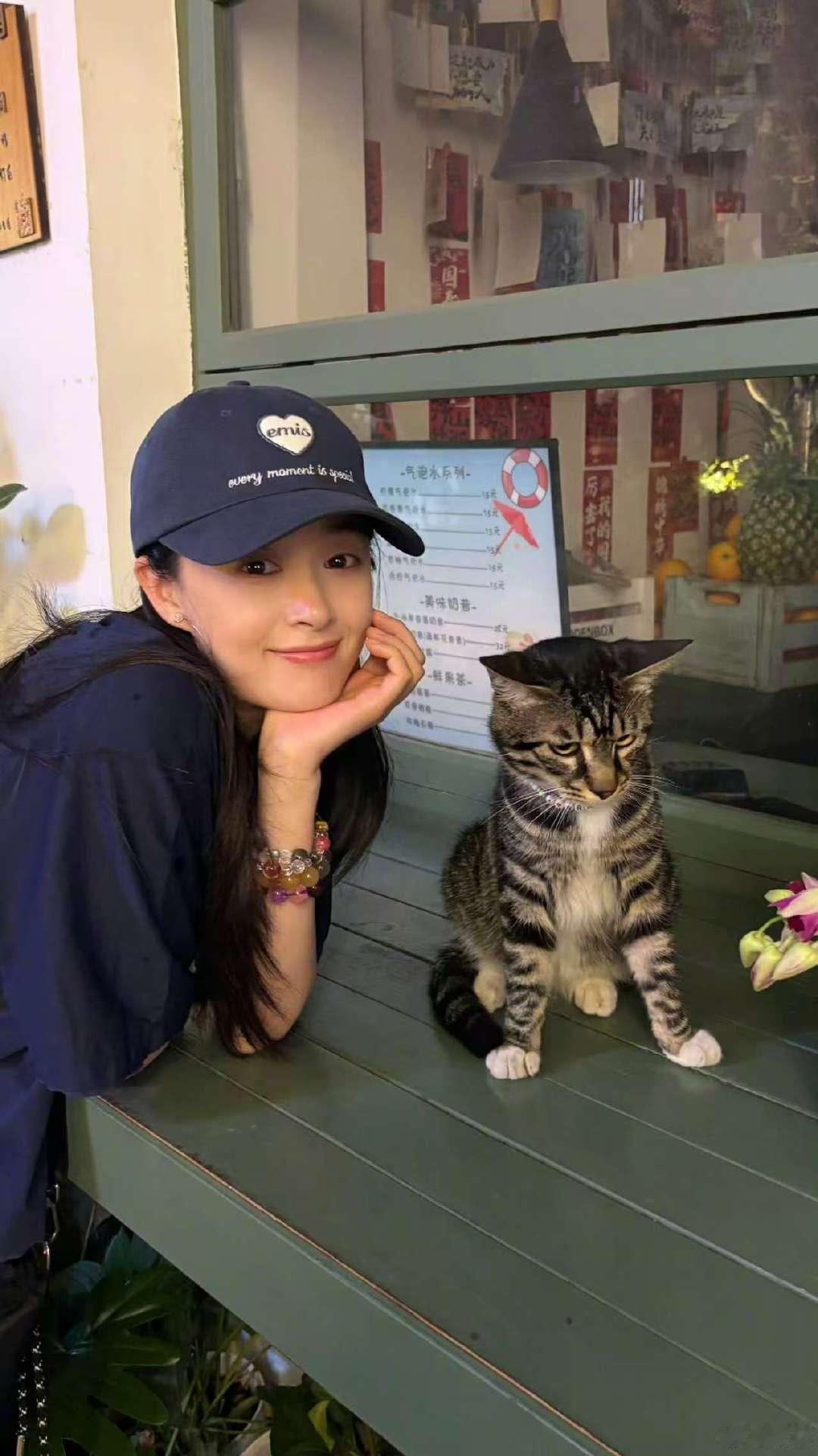 蒋欣才三岁零四百多个月蒋欣才三岁零四百多个月（！）蒋欣就是想过个节 ​​​
