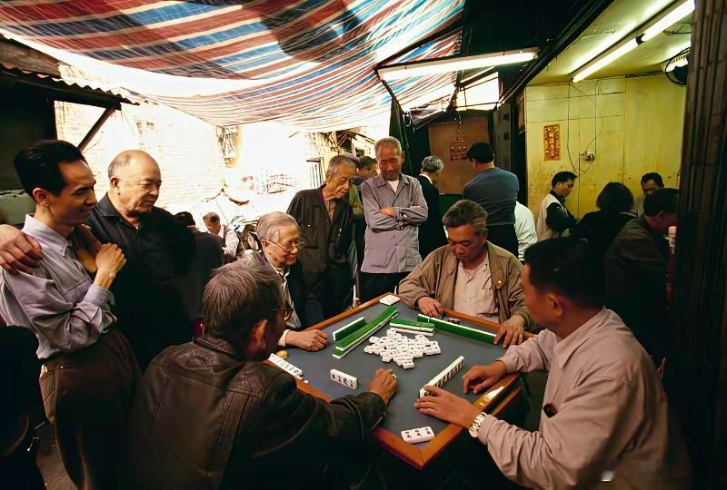 男人最容易出轨的地方；1、麻将室，发生概率75%2、健身房，发生概率80%3、高