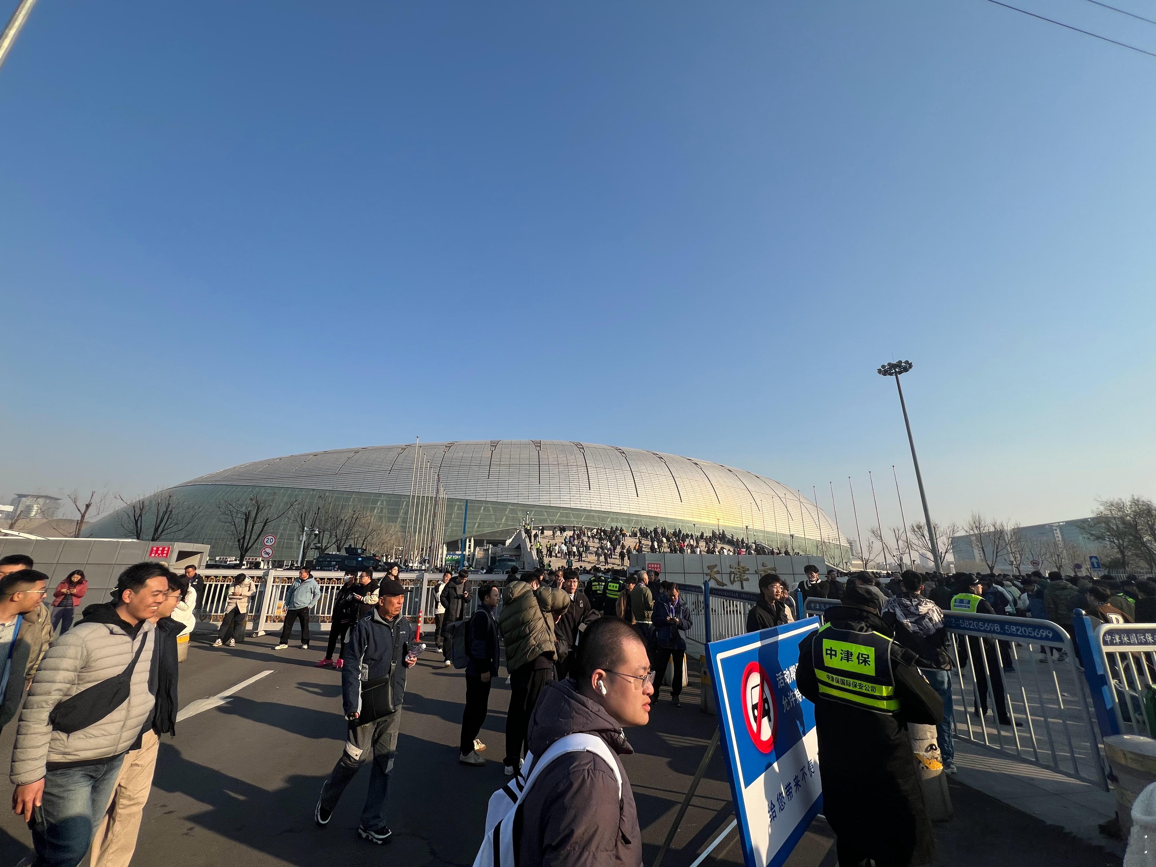 倒计时一小时，已经人山人海，头一回看5号线这么多人。 