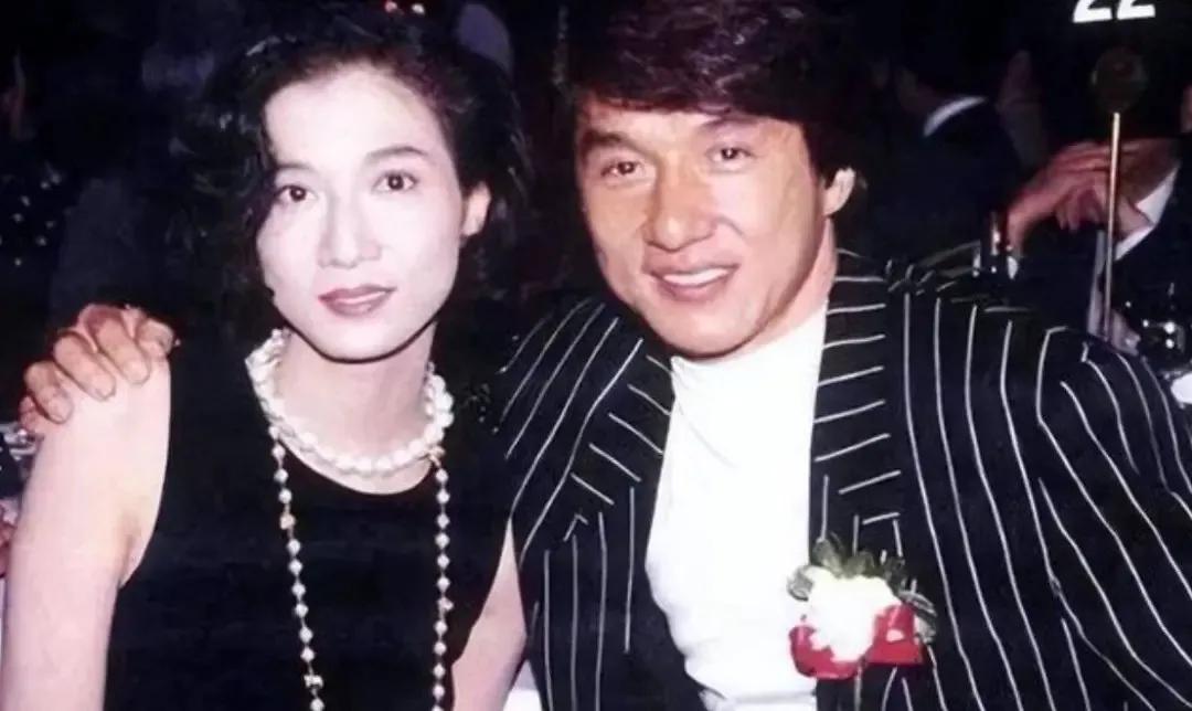 吴绮莉年轻的时候是真的很漂亮，身材还很火辣，现在就算年过半百，状态依然很能打。如