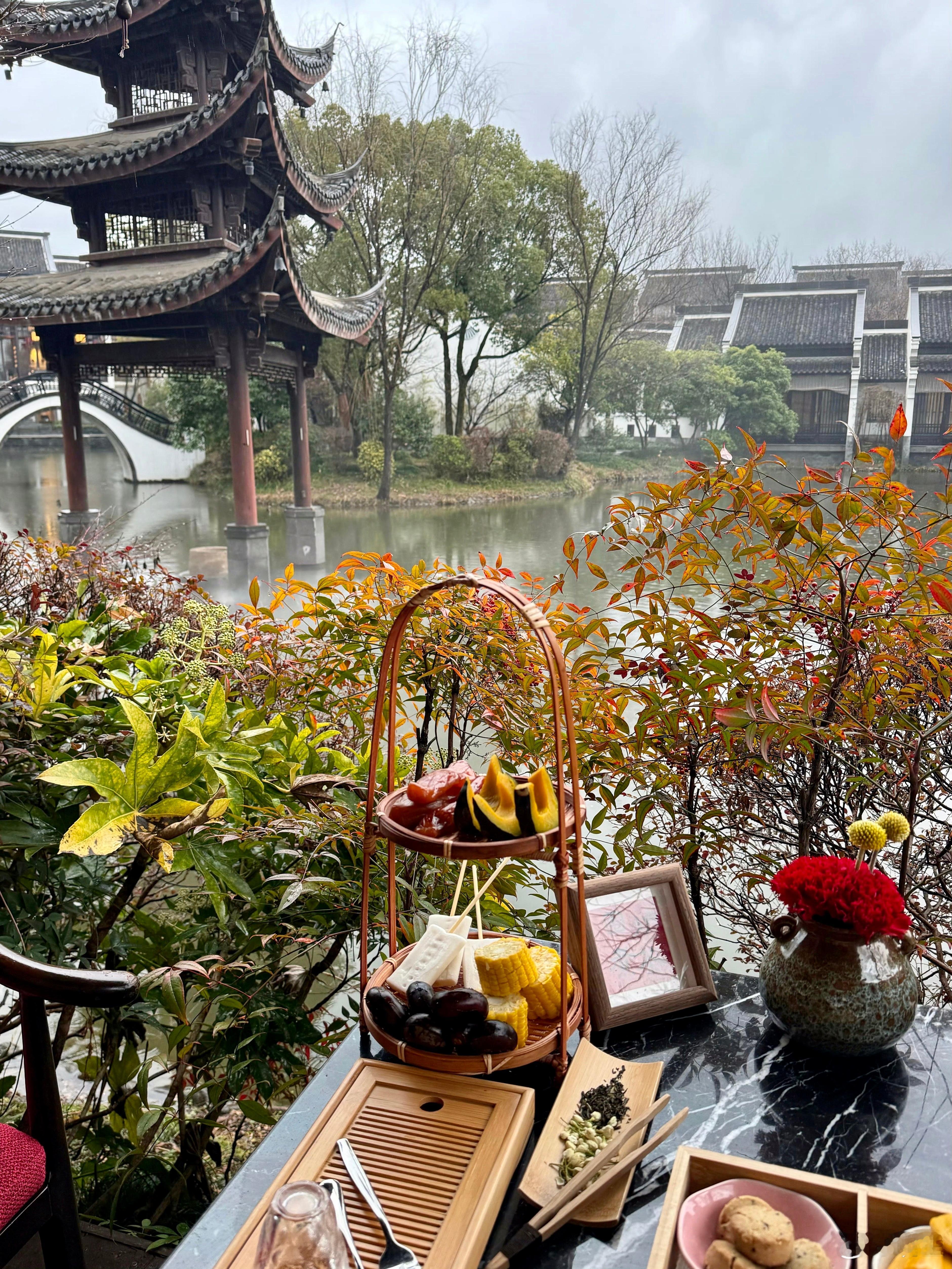 最近接连有几个在有毒关系模式中的来访找我求助在她们的关系中，男方几乎零投入，不主