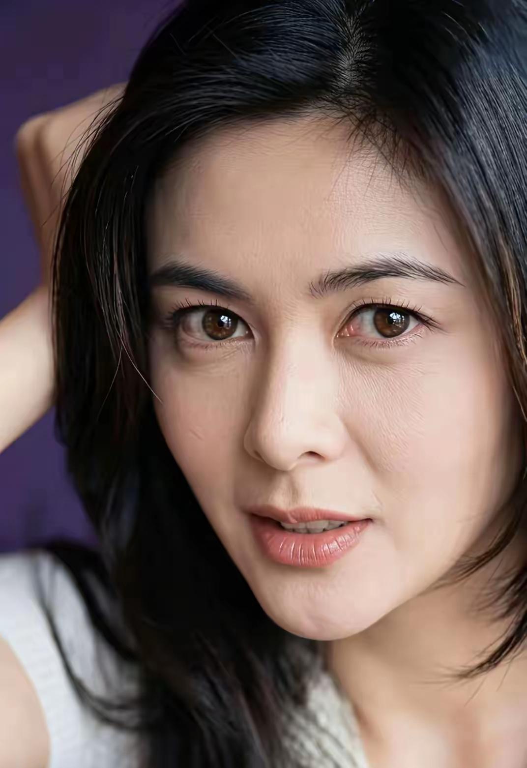 关之琳，李佳欣，杨丽坤，林青霞！这四个美人，你觉得谁最好看呢？
我怎么觉得杨丽坤