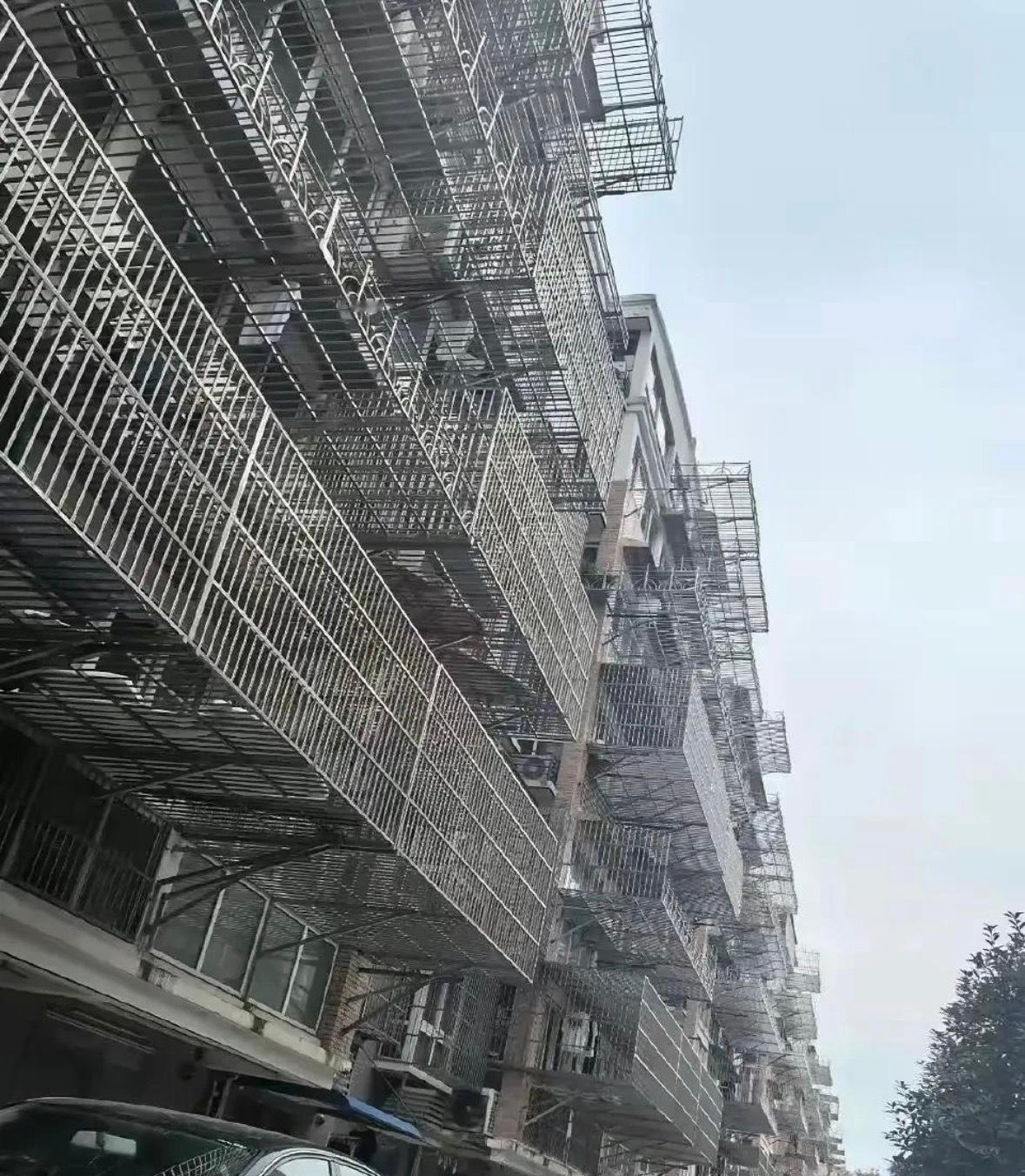 这个小区装那么多防盗网，有必要吗 