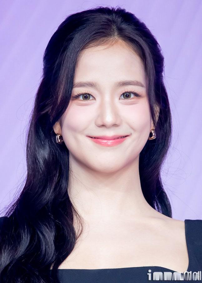 金智秀从练习生时期开始就独立了金智秀对哥哥私生活并不知情 金智秀方回应哥哥事件争