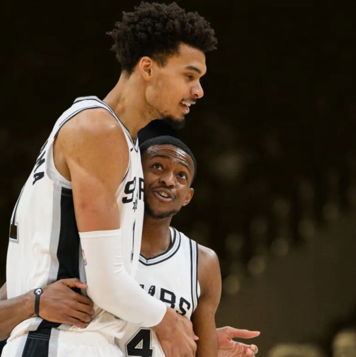 改头换面！马刺前两个赛季胜场合计56胜，本赛季已经56胜！今日，美国篮球媒体Le