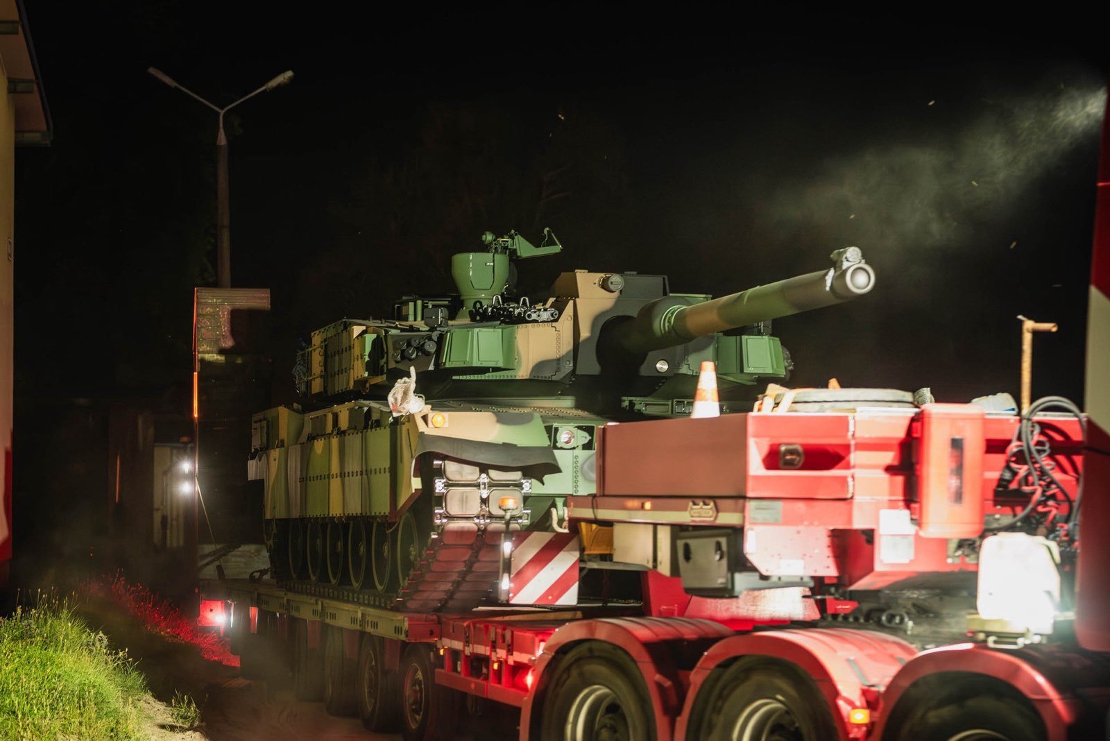 波兰再接收20辆K2“黑豹”坦克 首批180辆订单全部交付波兰国防部宣布，第16