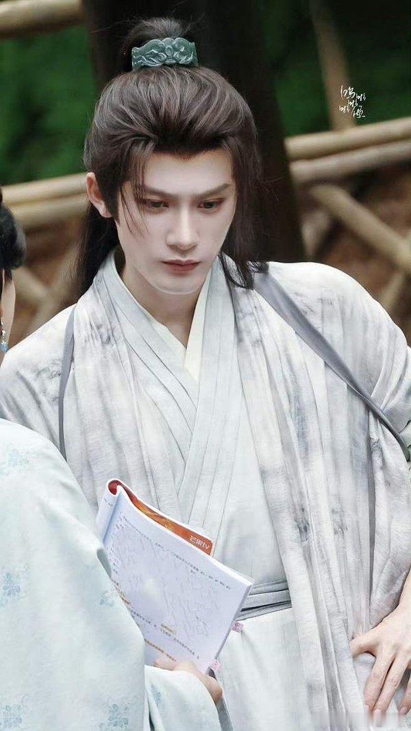 站姐的审美➕檀健次➕何不同舟渡的妆造=超级好看吸引人的图 