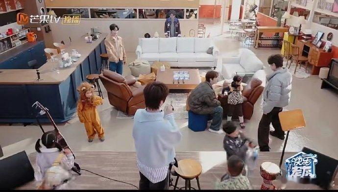 陆虎幼儿园园长即视感快乐老友记看陆虎对待兄弟就像哄小朋友，耐心又包容，连化解矛盾