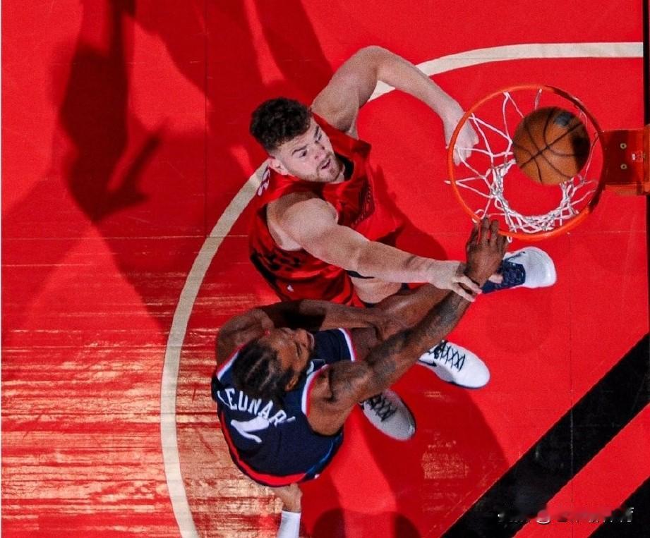 心态反转了！
以前是怕莱昂纳德因为一点小伤就不打，现在竟然是希望莱昂纳德收着点打