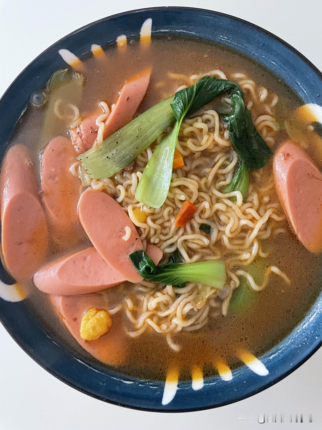 人是一个很奇怪的物种，明知有些东西吃了危害健康，但还是会生产会有人买。

都说方